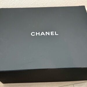 CHANEL Black and White Gift Box

Dust Bag + Storage Bag Luxury Packaging Set”